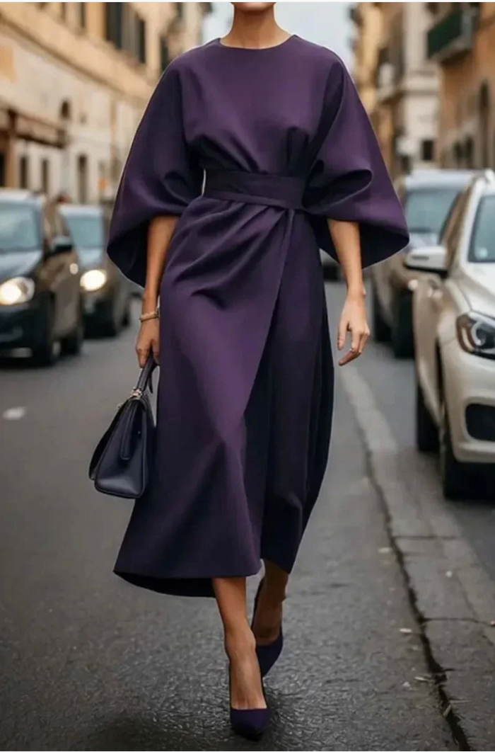 Dress with elegant lantern sleeves and belt