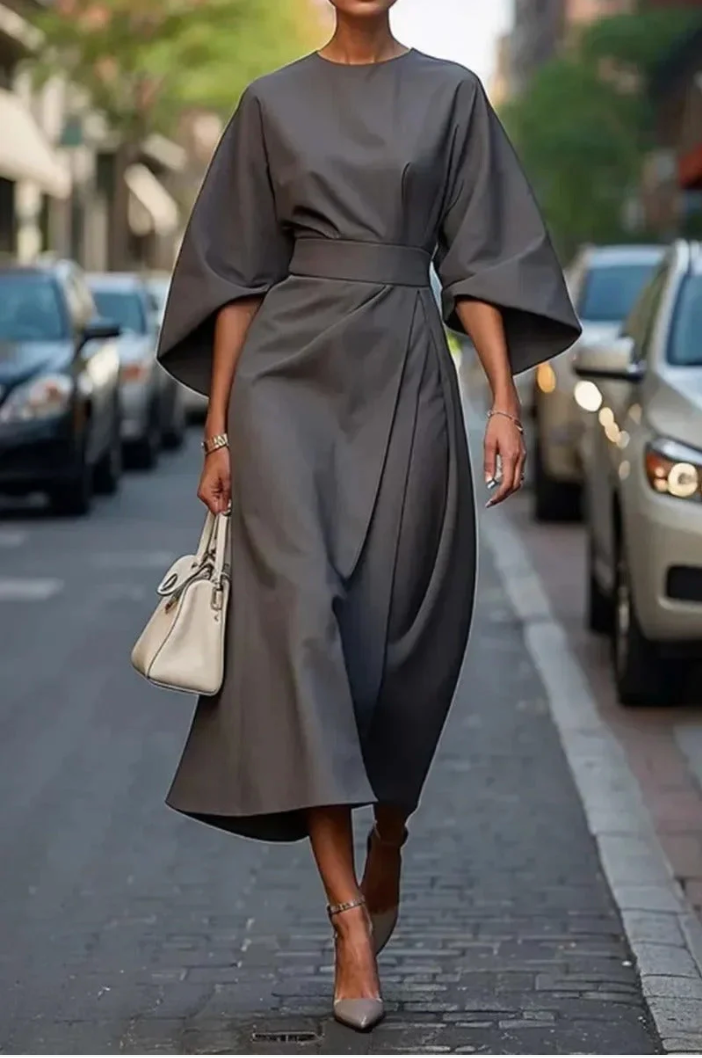 Dress with elegant lantern sleeves and belt